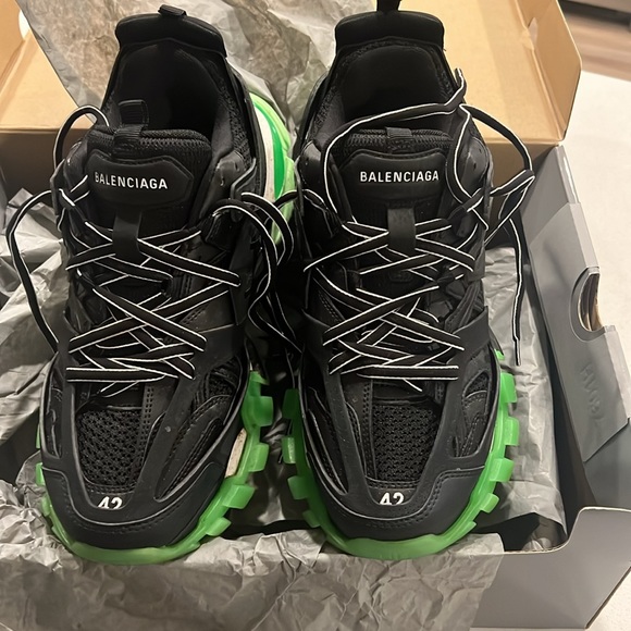 Balenciaga - Picture 4 of 5